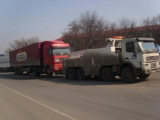 Эвакуация грузовой техники. Техпомощь стоимость услуг и где заказать - Южно-Сахалинск