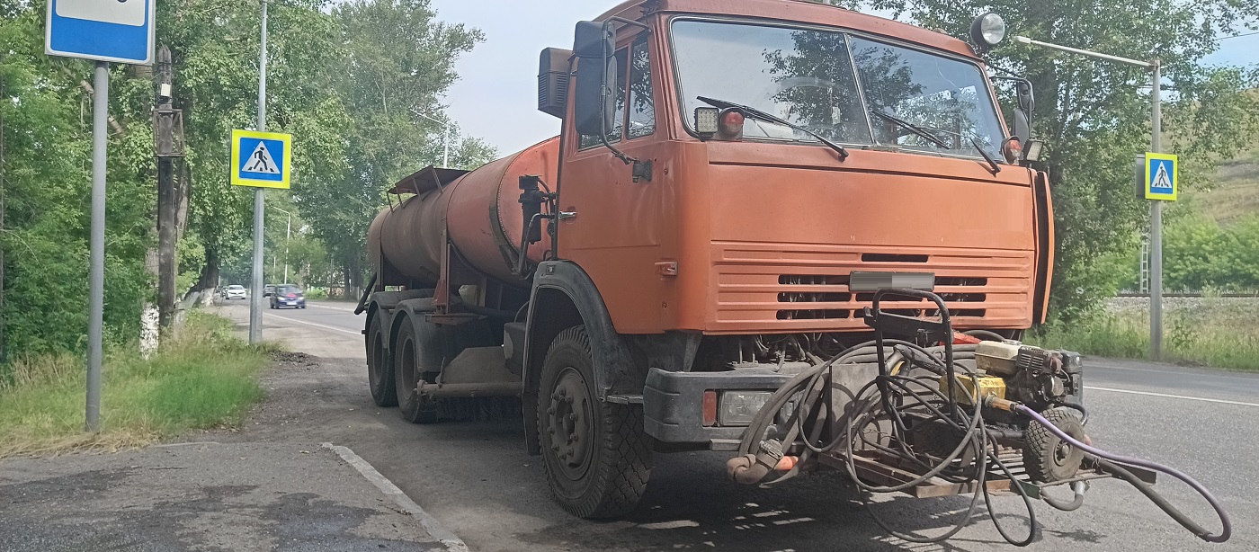 Продажа поливомоечных машин для уборки дорог и поливки зеленых насаждений в Холмске