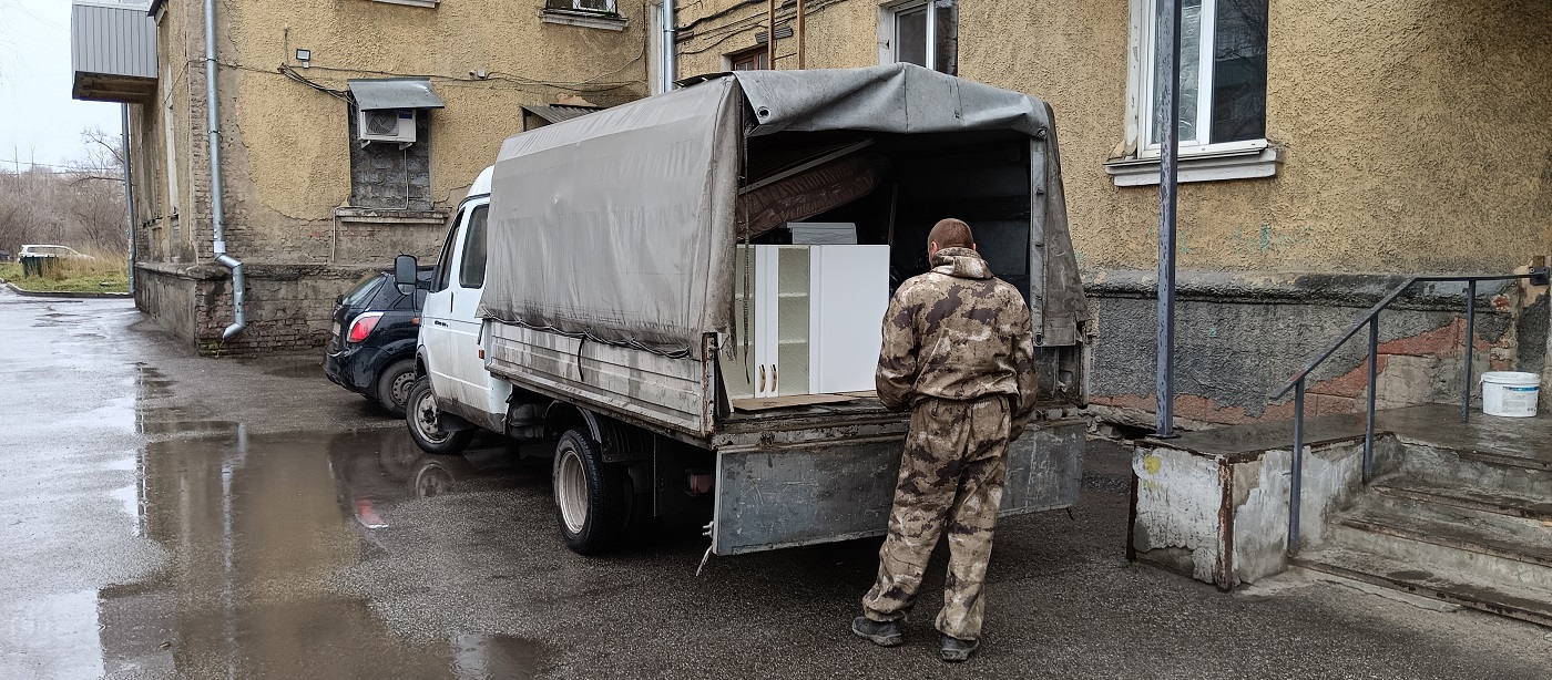 Квартирные перевозки. Погрузка мебели в Газель в Сахалинской области