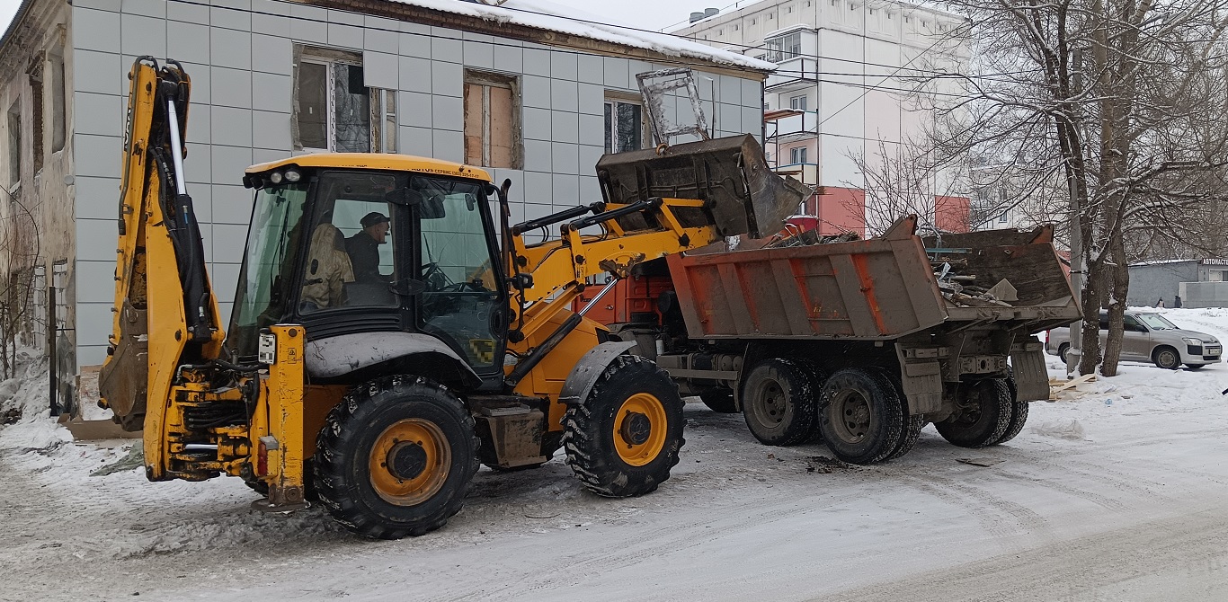Уборка и вывоз строительного мусора, ТБО с помощью экскаватора и самосвала в Шахтерске