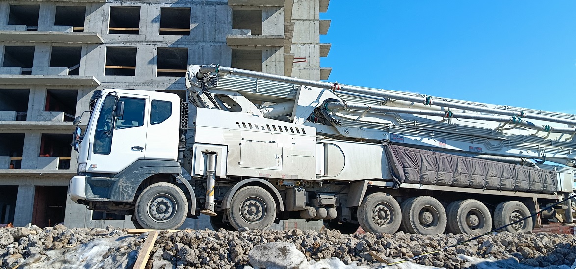 Услуги и заказ бетононасосов для заливки бетона в Углегорске